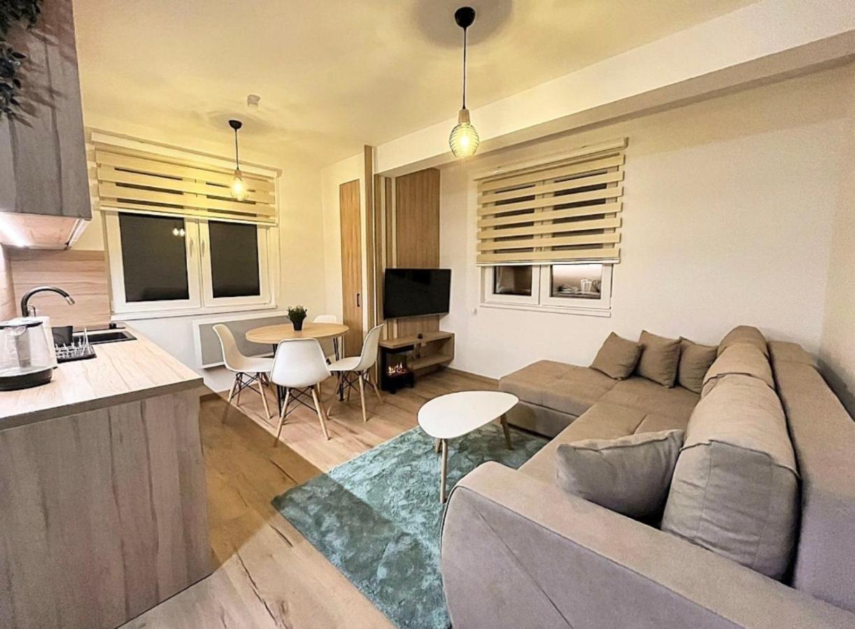 Mons Apartments ยาโฮรินา ภายนอก รูปภาพ